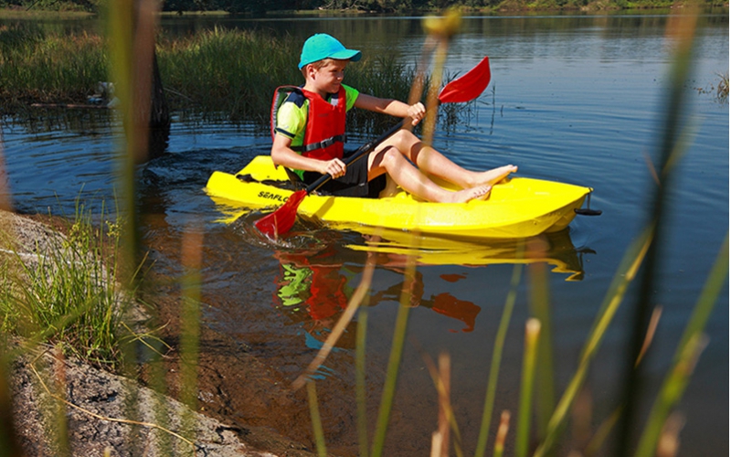 Is there still a risk of drowning if you fall in	o the water with a life jacket